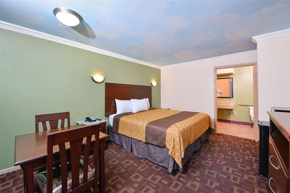 Americas Best Value Inn Houston Heights At I-45 Εξωτερικό φωτογραφία