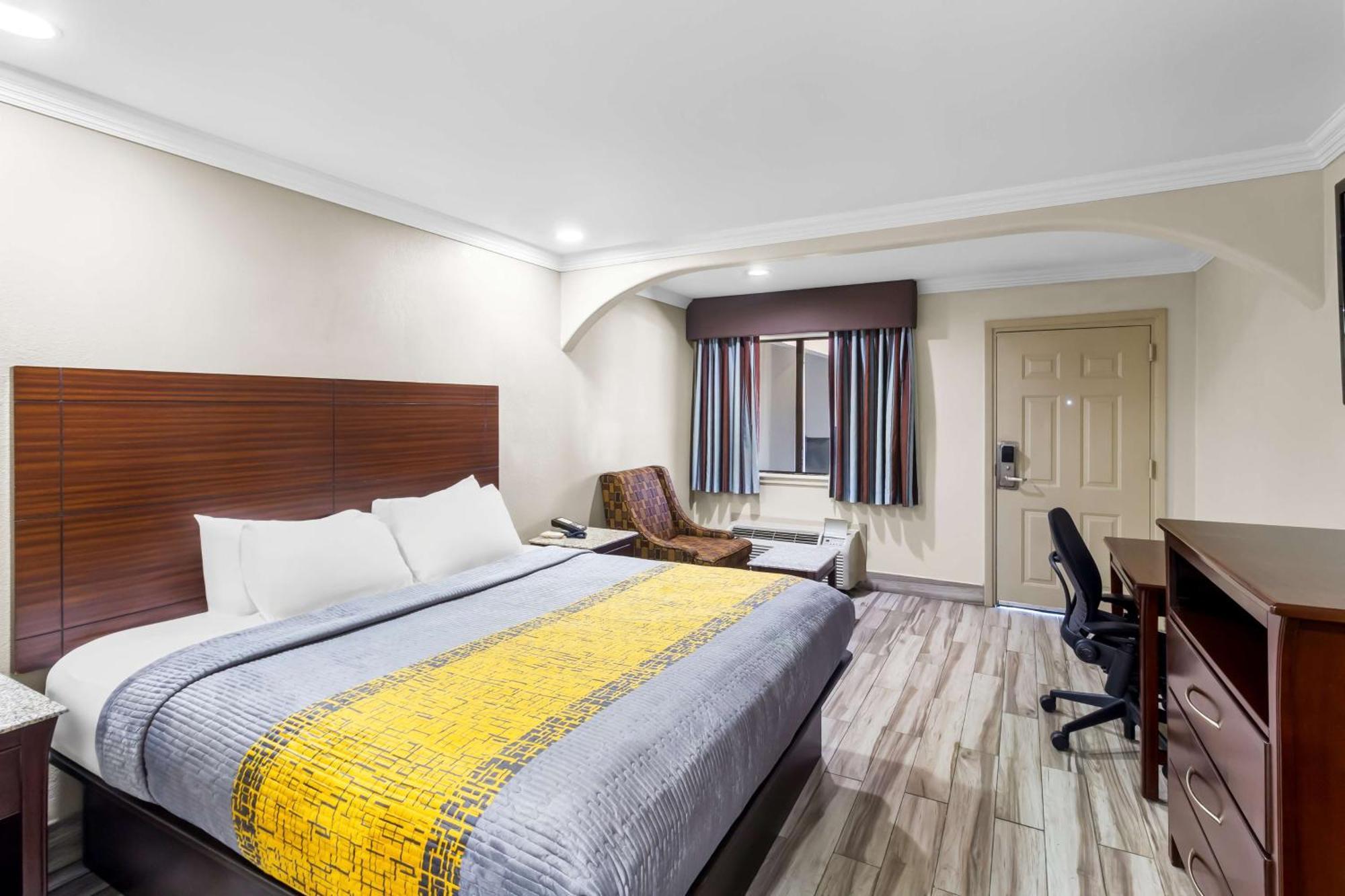 Americas Best Value Inn Houston Heights At I-45 Εξωτερικό φωτογραφία