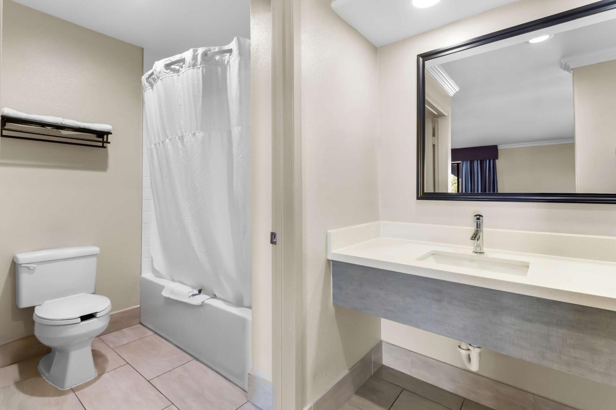 Americas Best Value Inn Houston Heights At I-45 Εξωτερικό φωτογραφία