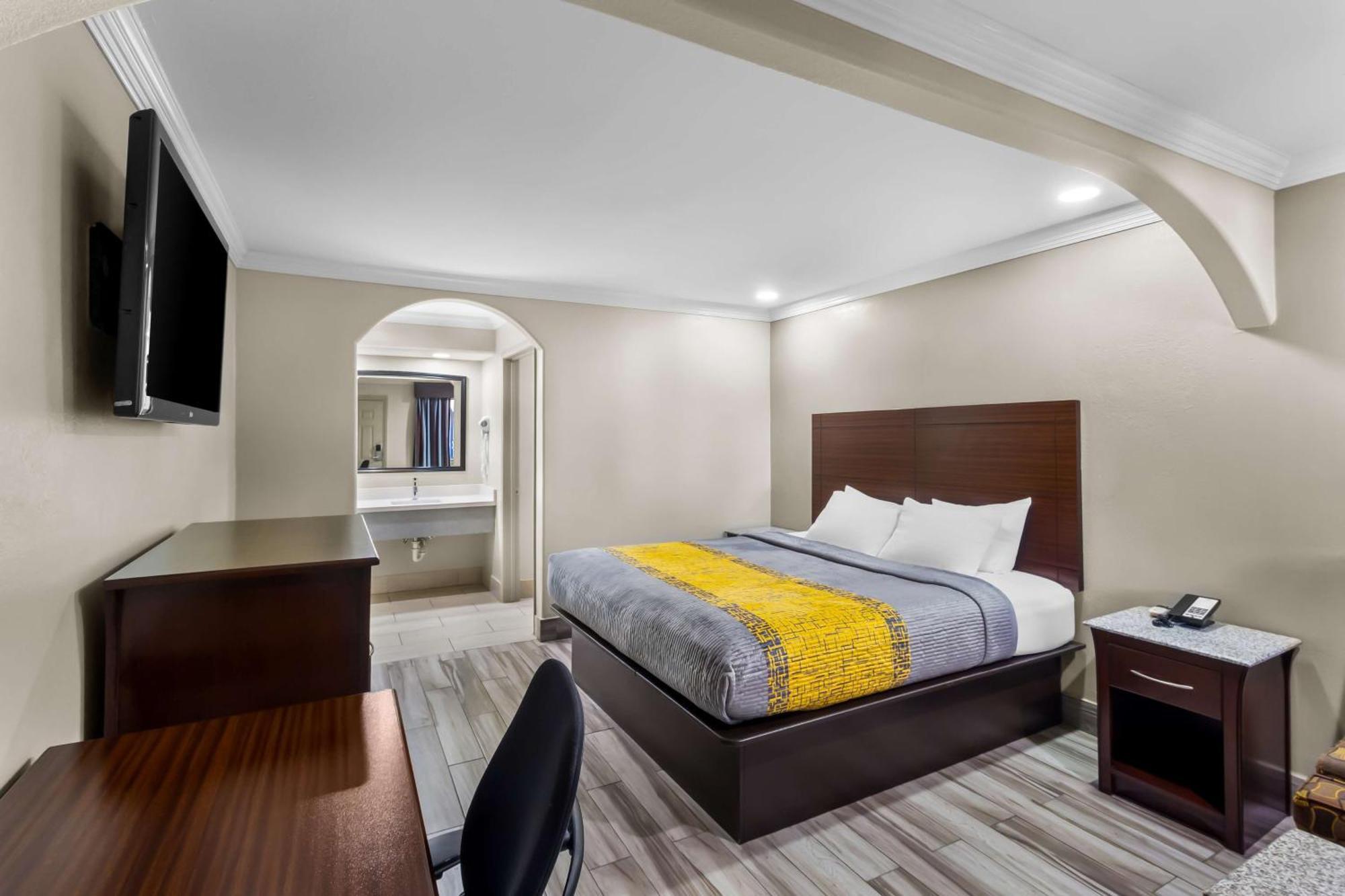 Americas Best Value Inn Houston Heights At I-45 Εξωτερικό φωτογραφία