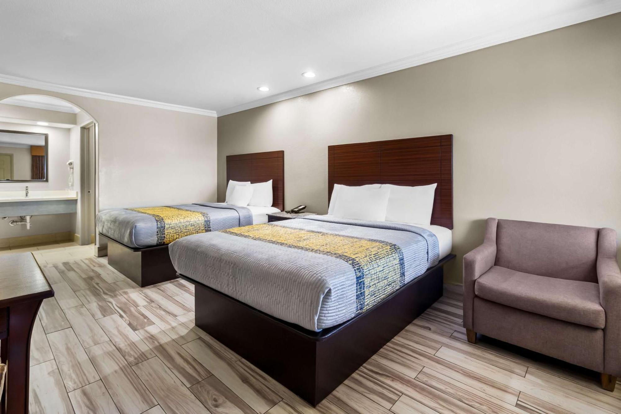 Americas Best Value Inn Houston Heights At I-45 Εξωτερικό φωτογραφία
