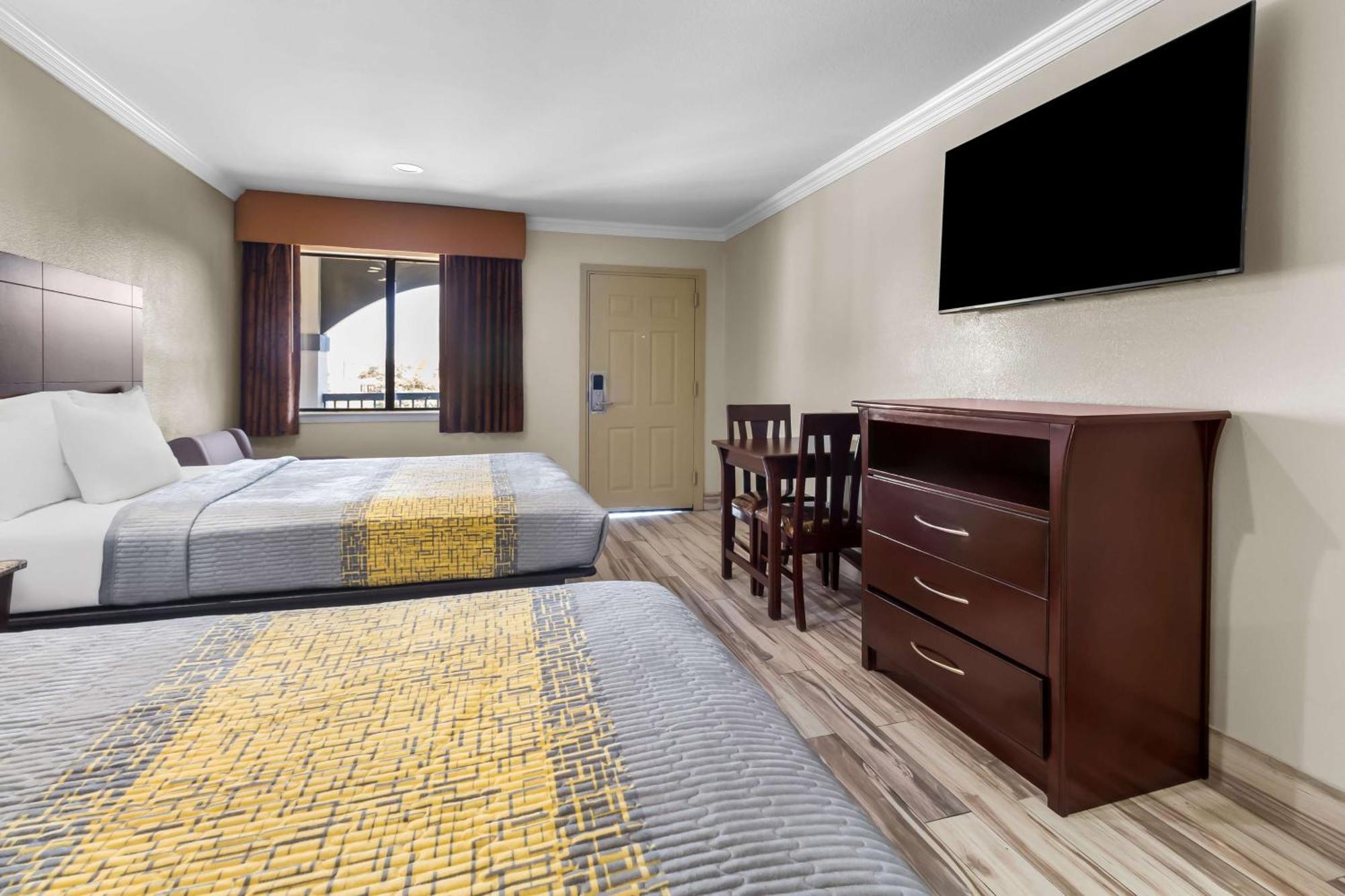 Americas Best Value Inn Houston Heights At I-45 Εξωτερικό φωτογραφία