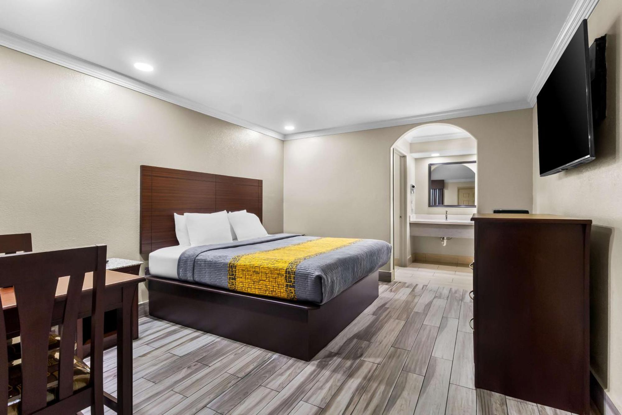 Americas Best Value Inn Houston Heights At I-45 Εξωτερικό φωτογραφία