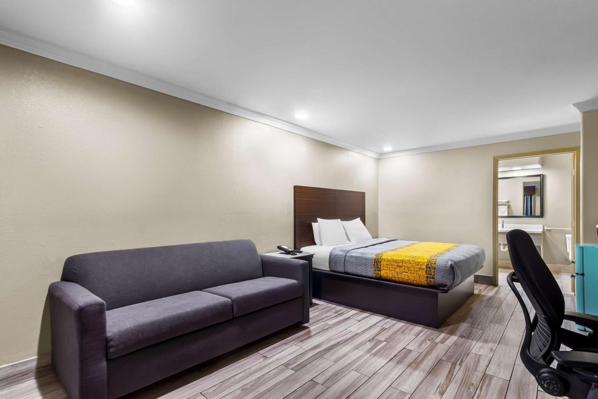 Americas Best Value Inn Houston Heights At I-45 Εξωτερικό φωτογραφία