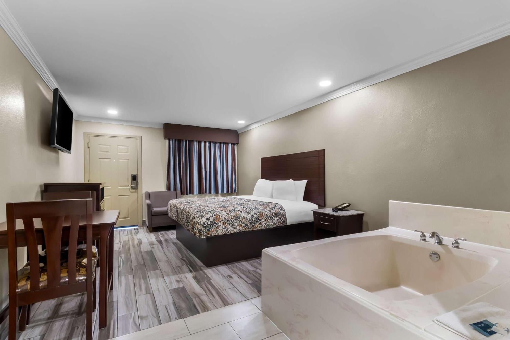 Americas Best Value Inn Houston Heights At I-45 Εξωτερικό φωτογραφία