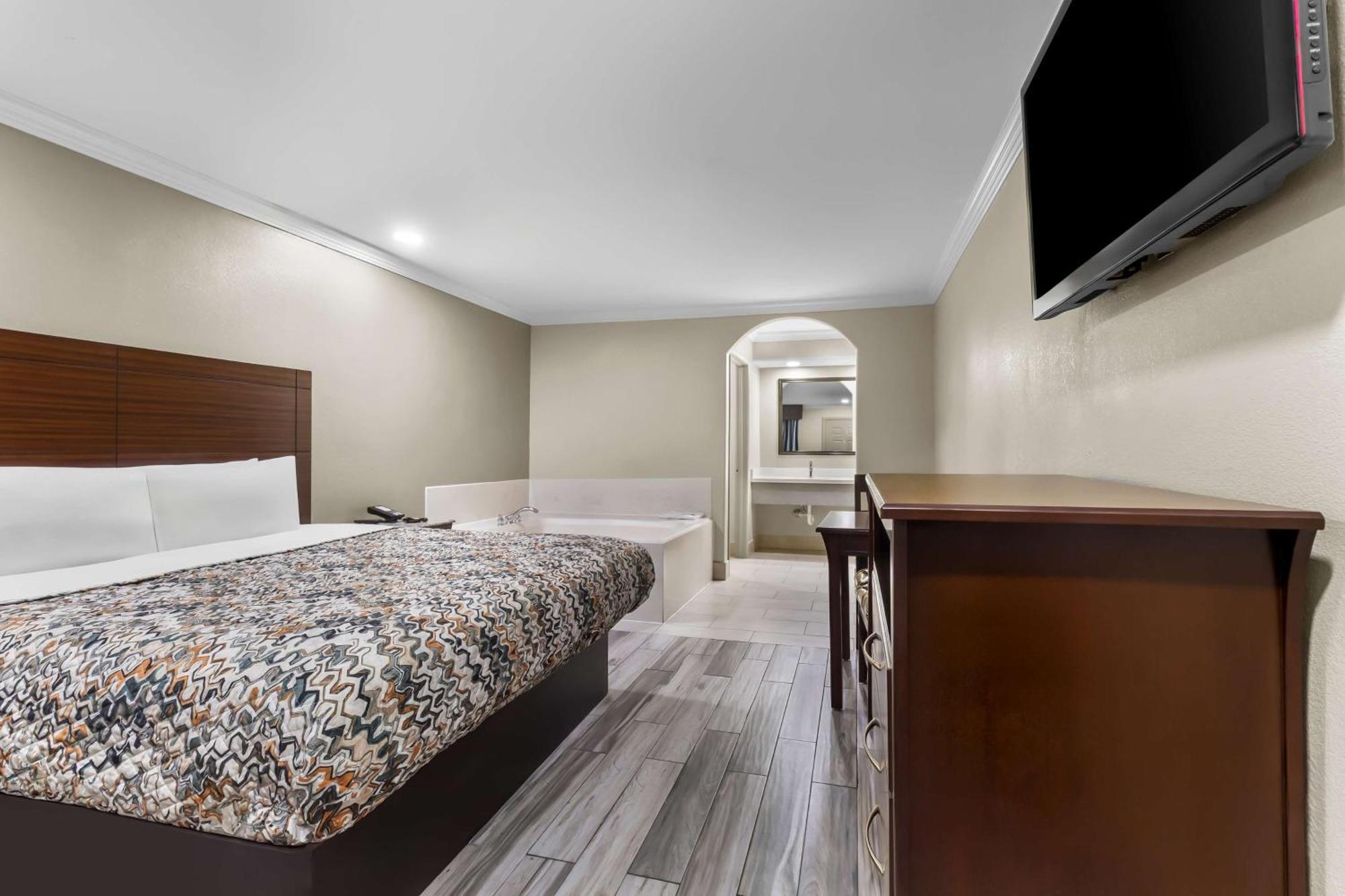 Americas Best Value Inn Houston Heights At I-45 Εξωτερικό φωτογραφία