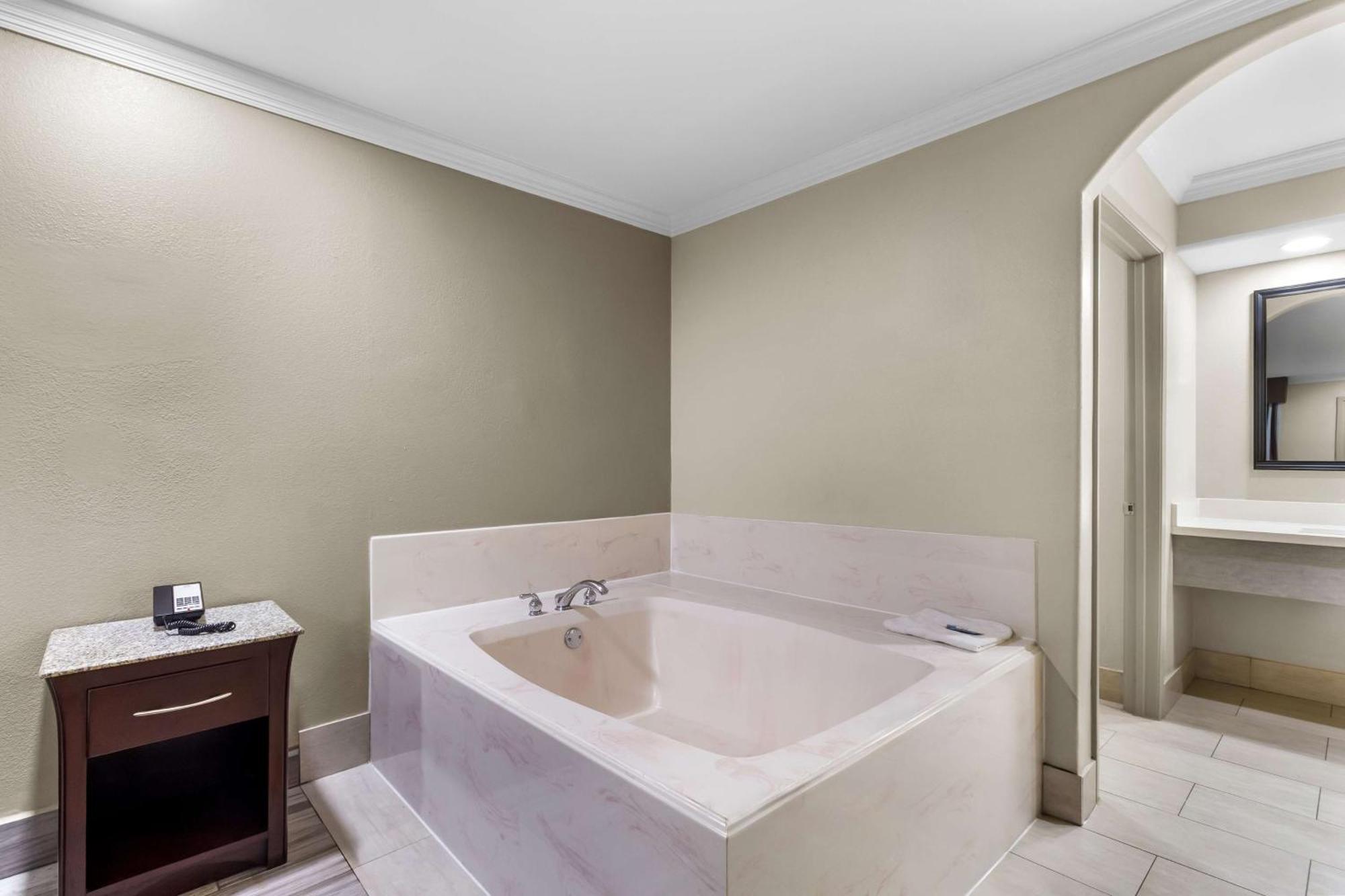 Americas Best Value Inn Houston Heights At I-45 Εξωτερικό φωτογραφία