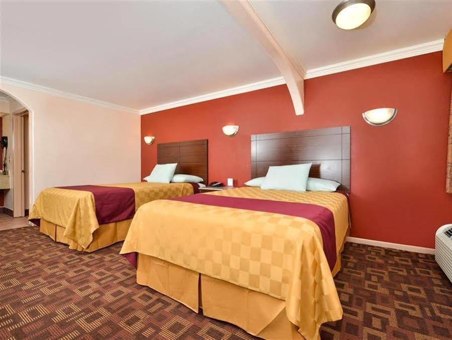 Americas Best Value Inn Houston Heights At I-45 Εξωτερικό φωτογραφία